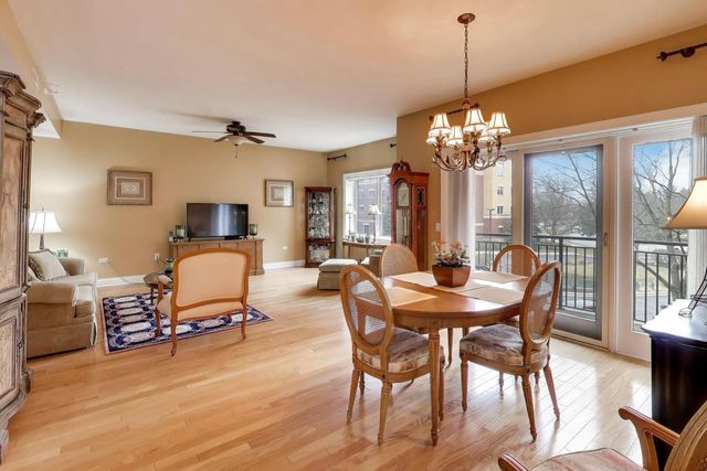 1200 N Foxdale Drive 100, Addison, IL 60101