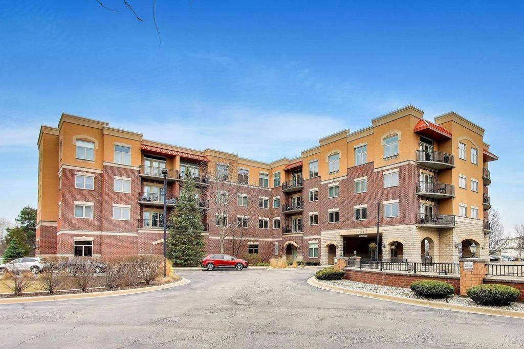 1200 N Foxdale Drive 100, Addison, IL 60101