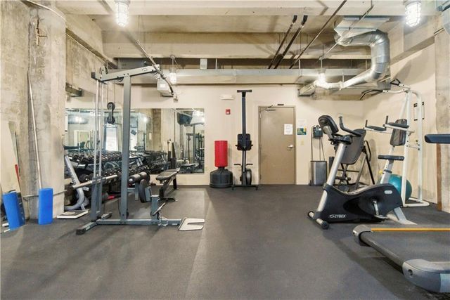 360 W Pershing Road 030, Kansas City, MO 64108