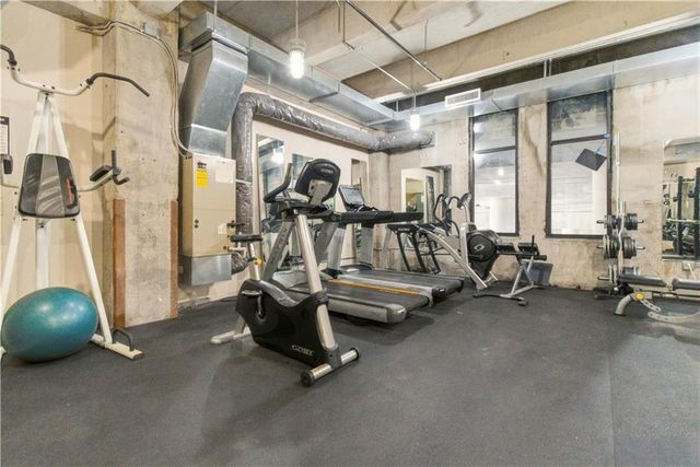 360 W Pershing Road 030, Kansas City, MO 64108