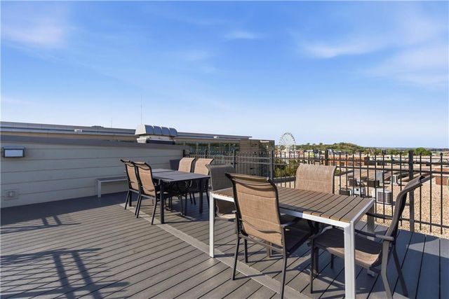 360 W Pershing Road 030, Kansas City, MO 64108