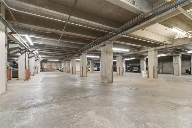 360 W Pershing Road 030, Kansas City, MO 64108