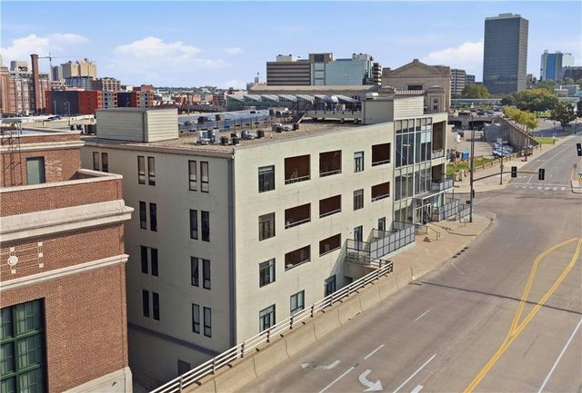 360 W Pershing Road 030, Kansas City, MO 64108