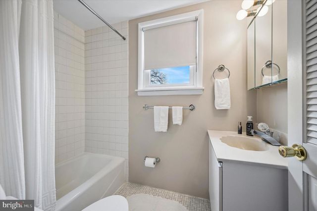 8637 BRIDLE RD, Philadelphia, PA 19115