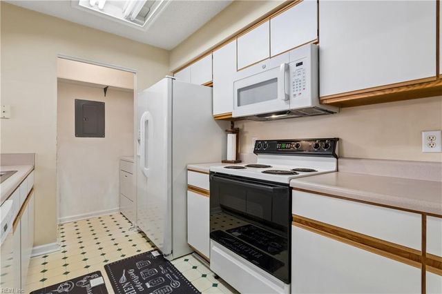 3807 Banister River Reach Apt C, Portsmouth, VA 23703