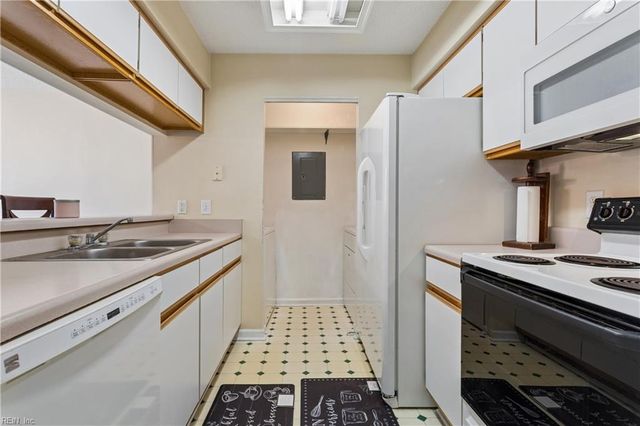 3807 Banister River Reach Apt C, Portsmouth, VA 23703
