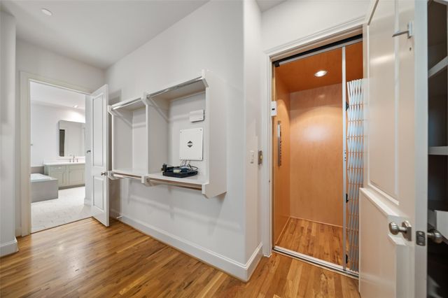 1306 Castle Court A, Houston, TX 77006