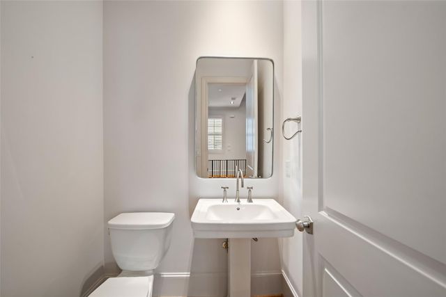 1306 Castle Court A, Houston, TX 77006