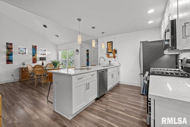 3043 Shanes Way 3043, Bettendorf, IA 52722