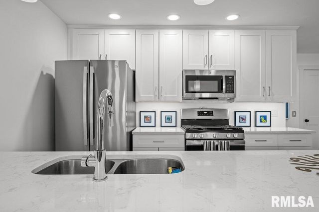 3043 Shanes Way 3043, Bettendorf, IA 52722