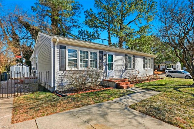 2 Watts DR, Hampton, VA 23666