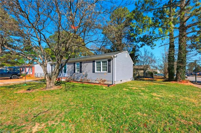 2 Watts DR, Hampton, VA 23666