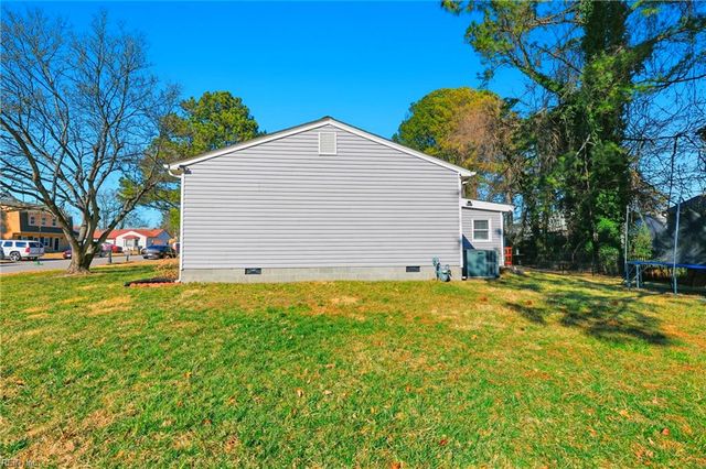 2 Watts DR, Hampton, VA 23666