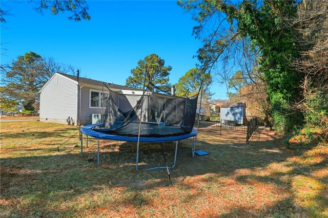 2 Watts DR, Hampton, VA 23666