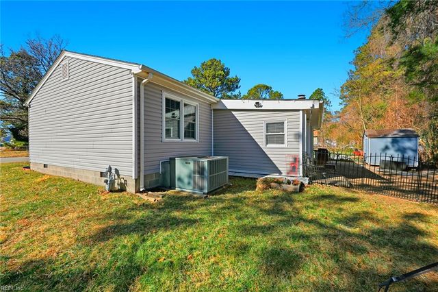 2 Watts DR, Hampton, VA 23666