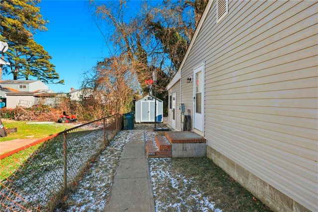 2 Watts DR, Hampton, VA 23666