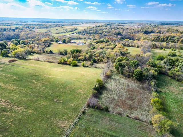 17880 Tonganoxie Drive, Leavenworth, KS 66048