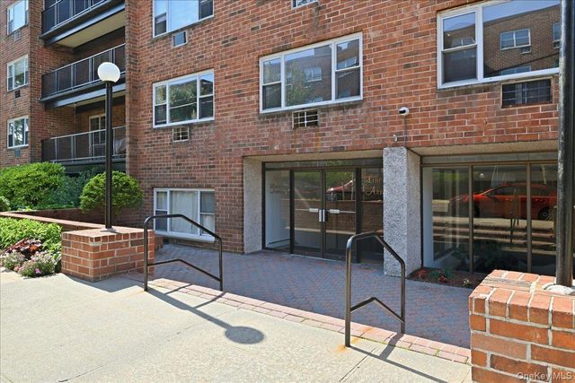 101 Lincoln Avenue 4K, Mineola, NY 11501