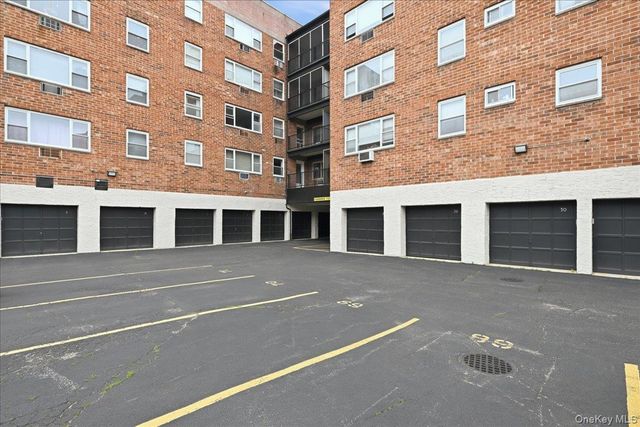 101 Lincoln Avenue 4K, Mineola, NY 11501