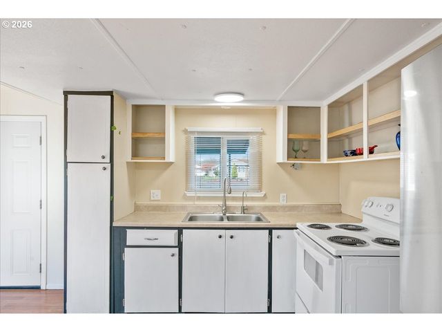 1418 PINE St 7, Silverton, OR 97381