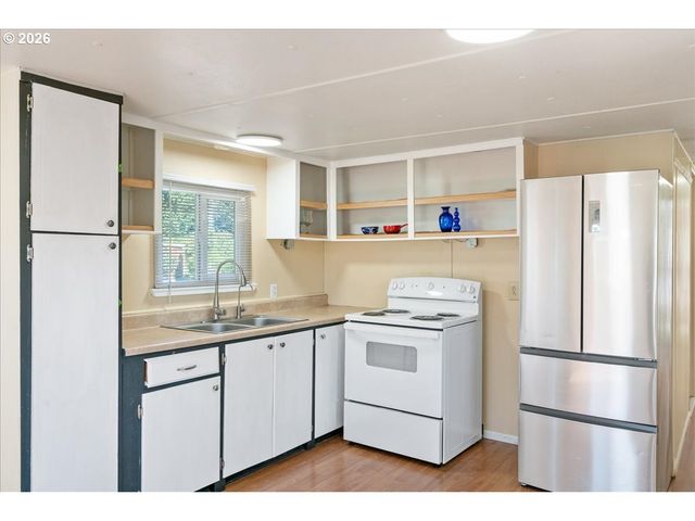 1418 PINE St 7, Silverton, OR 97381