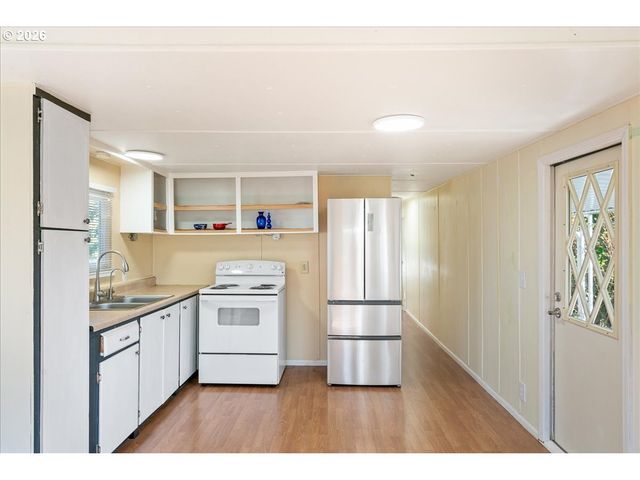 1418 PINE St 7, Silverton, OR 97381