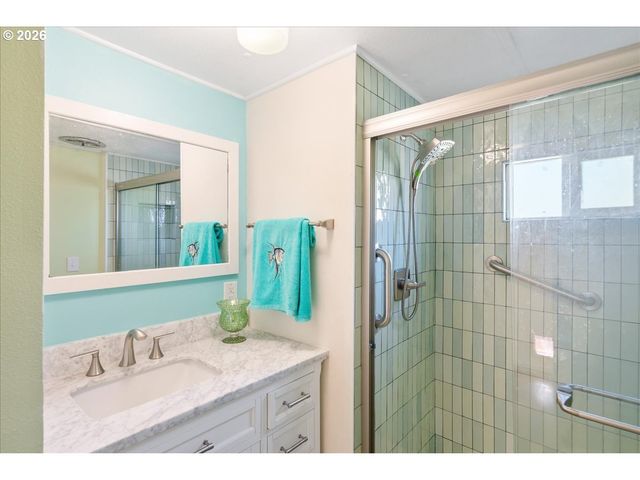 1418 PINE St 7, Silverton, OR 97381