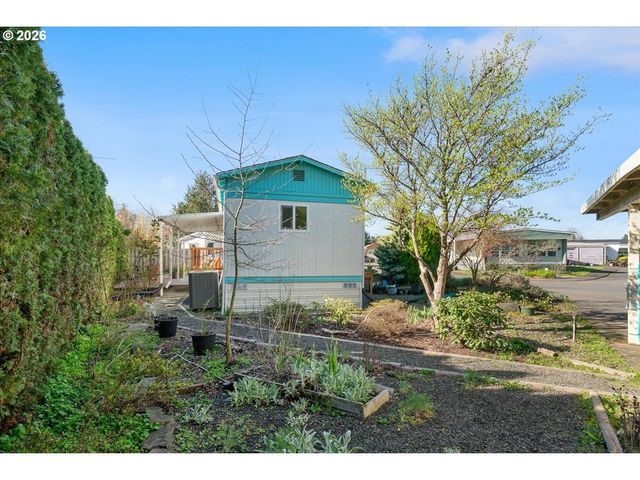 1418 PINE St 7, Silverton, OR 97381