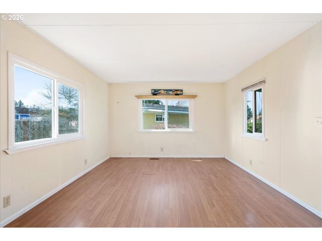 1418 PINE St 7, Silverton, OR 97381