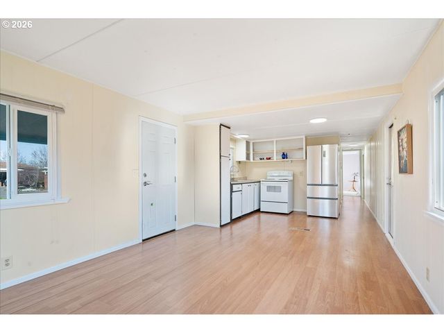 1418 PINE St 7, Silverton, OR 97381