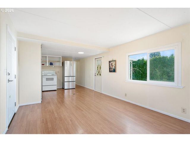 1418 PINE St 7, Silverton, OR 97381