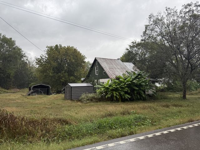 307 Railroad St, Petersburg, TN 37144