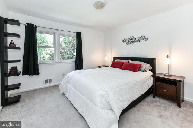 3806 N WAKEFIELD ST, Arlington, VA 22207