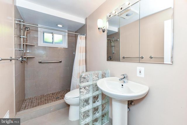 3806 N WAKEFIELD ST, Arlington, VA 22207