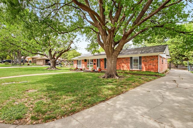 6304 Whitman Avenue, Fort Worth, TX 76133