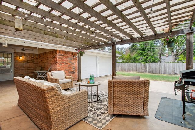 6304 Whitman Avenue, Fort Worth, TX 76133