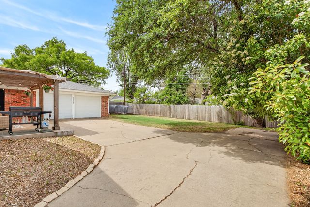 6304 Whitman Avenue, Fort Worth, TX 76133