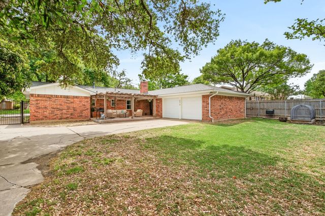 6304 Whitman Avenue, Fort Worth, TX 76133