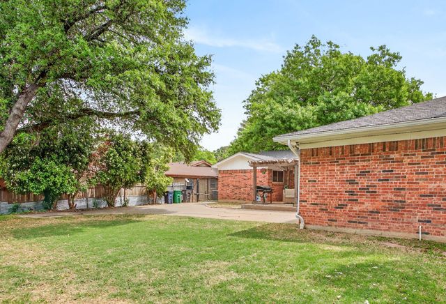 6304 Whitman Avenue, Fort Worth, TX 76133