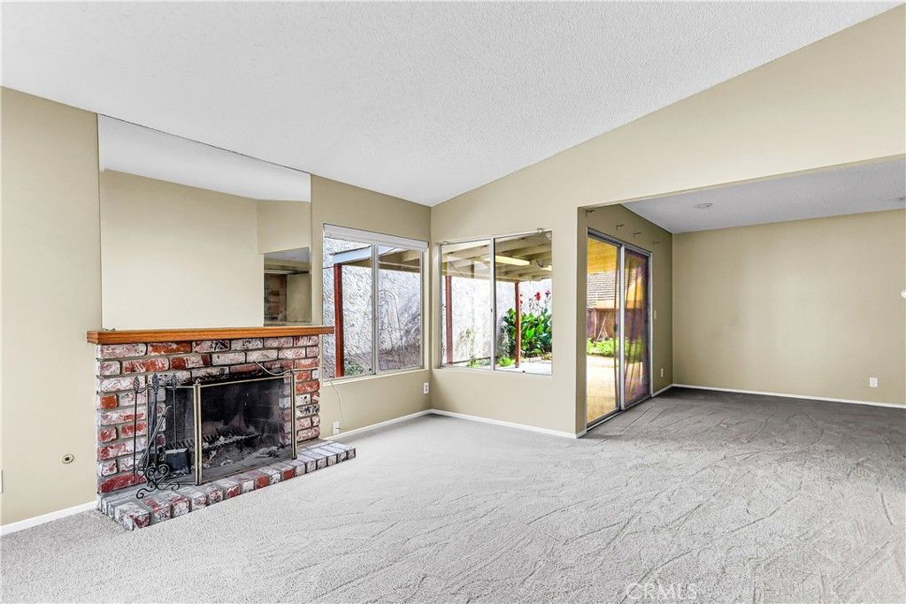 Image 4 of property listing at 6348 Swallow, Ventura, CA 93003