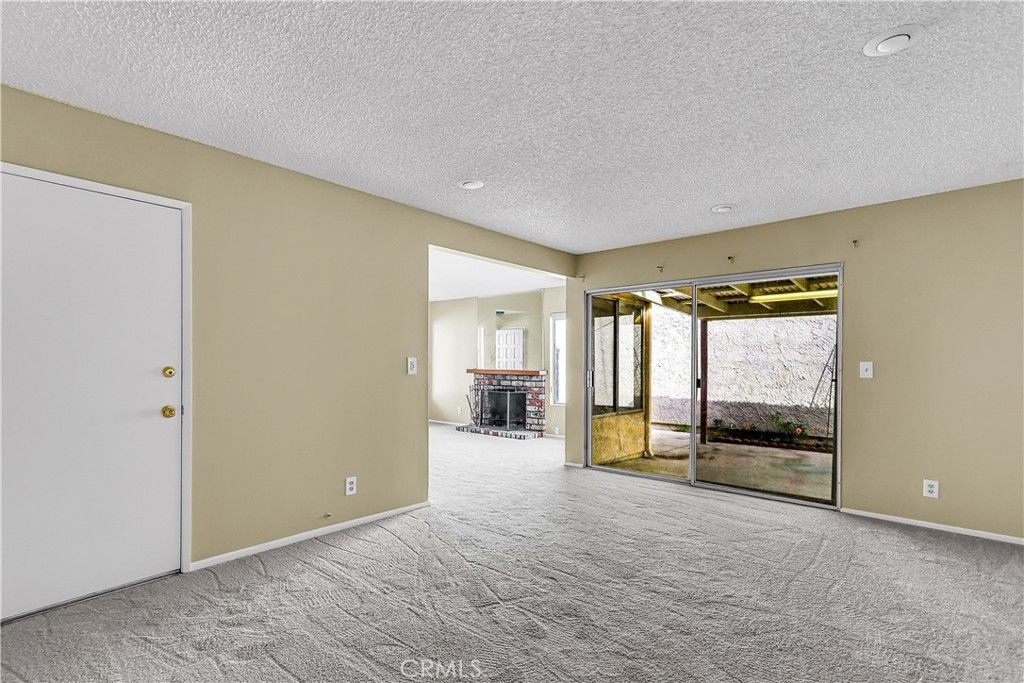 Image 6 of property listing at 6348 Swallow, Ventura, CA 93003