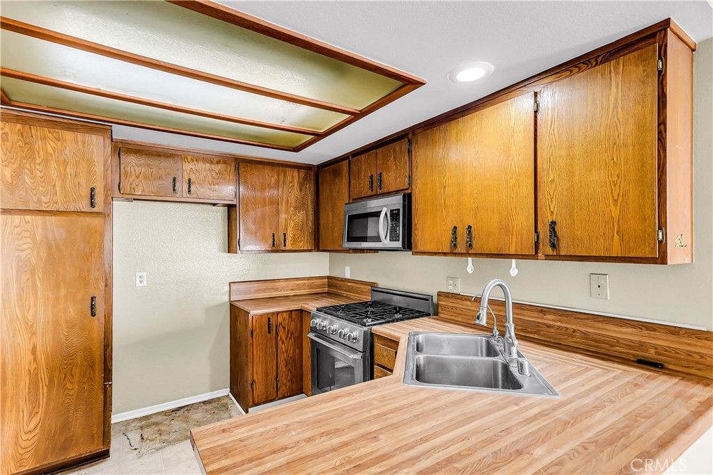 Image 7 of property listing at 6348 Swallow, Ventura, CA 93003