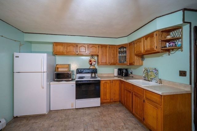 49 Fitzgerald Rd, Charlton, MA 01507
