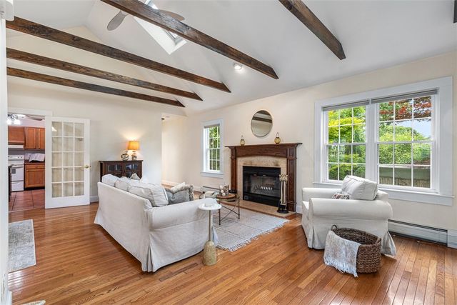 4 Garfield Avenue, Bristol, RI 02809