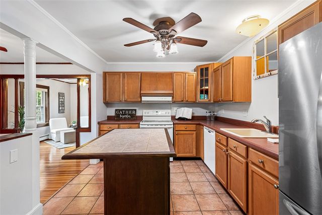 4 Garfield Avenue, Bristol, RI 02809