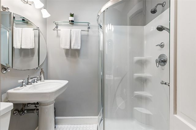 4 Garfield Avenue, Bristol, RI 02809