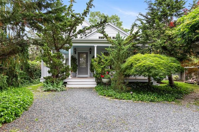 4 Garfield Avenue, Bristol, RI 02809