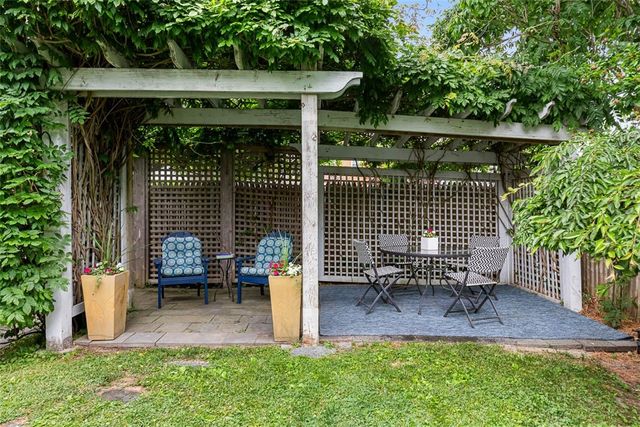 4 Garfield Avenue, Bristol, RI 02809