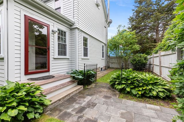 4 Garfield Avenue, Bristol, RI 02809