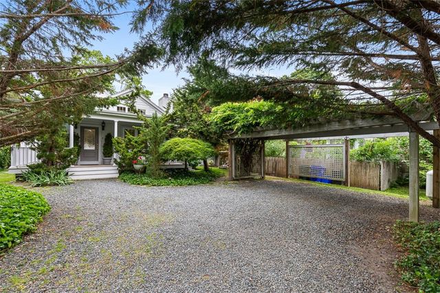 4 Garfield Avenue, Bristol, RI 02809